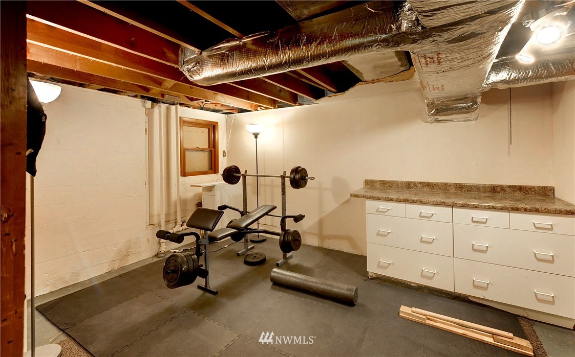366 Earlington Avenue Southwest Renton, WA 98057 - Photo 23 of 33 a view of a room with gym equipment