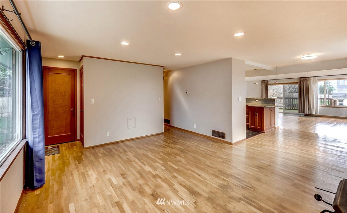 366 Earlington Avenue Southwest Renton, WA 98057 - Photo 4 of 33 a view of a livingroom with wooden floor