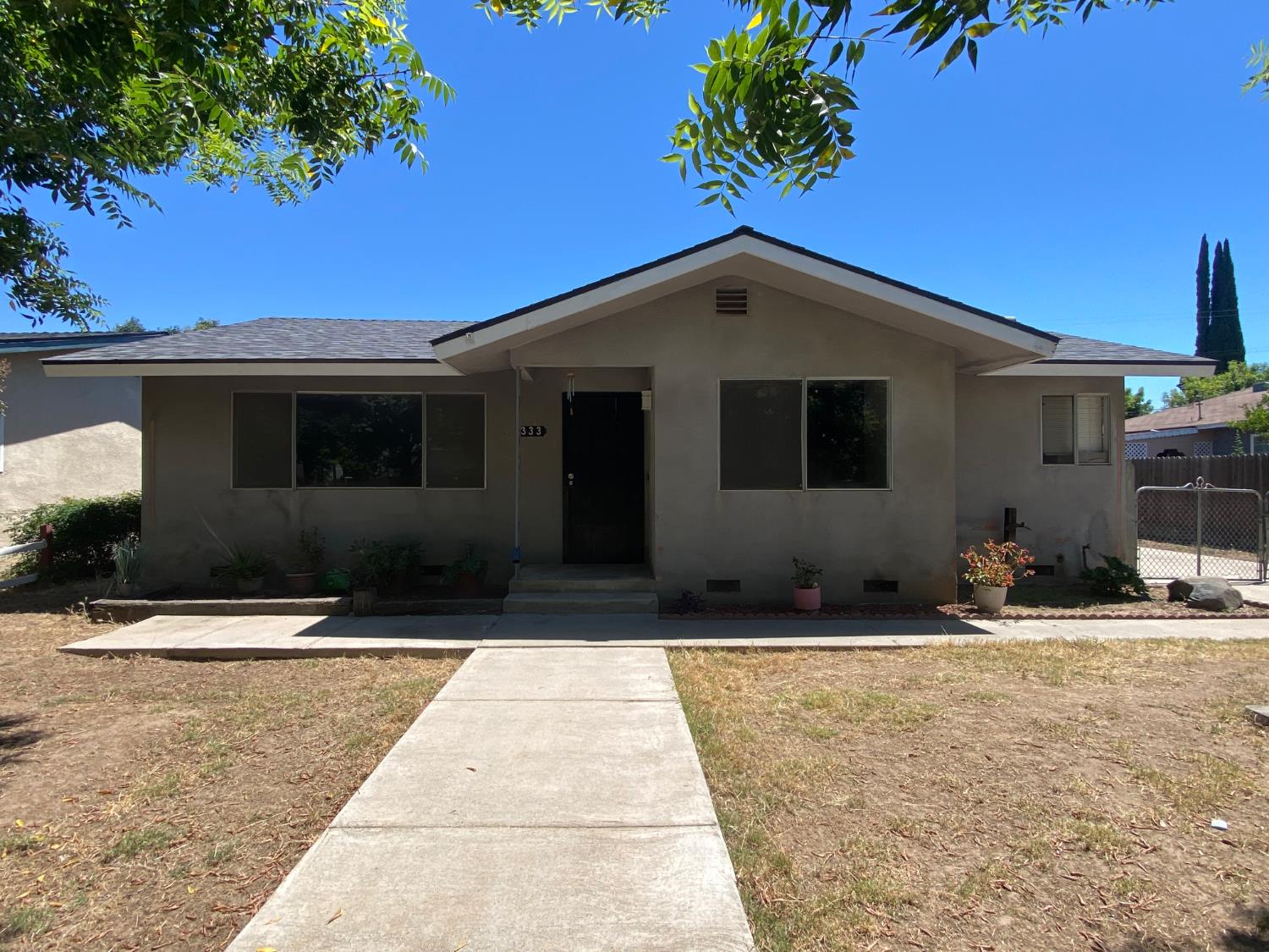 333 East Linden Avenue Reedley, CA 93654 - Photo 2 of 21 a house with trees in the background