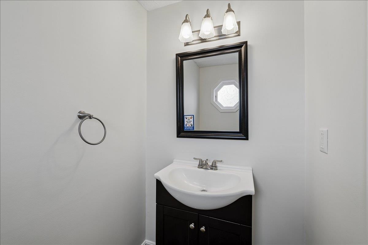 7 Swift Lane Merrimack, NH 03054 - Photo 11 of 32