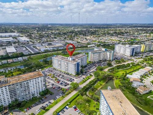 4200 Hillcrest Drive, Unit 711 Hollywood, FL 33021 - Photo 32 of 37 an aerial view of a house