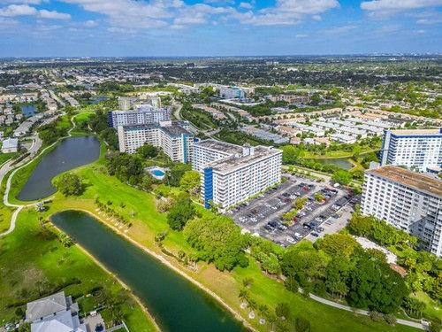 4200 Hillcrest Drive, Unit 711 Hollywood, FL 33021 - Photo 34 of 37 a view of a city with an ocean view