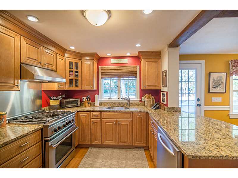 3 Old Forge Road Barrington, RI 02806 - Photo 4 of 25 Kitchen.