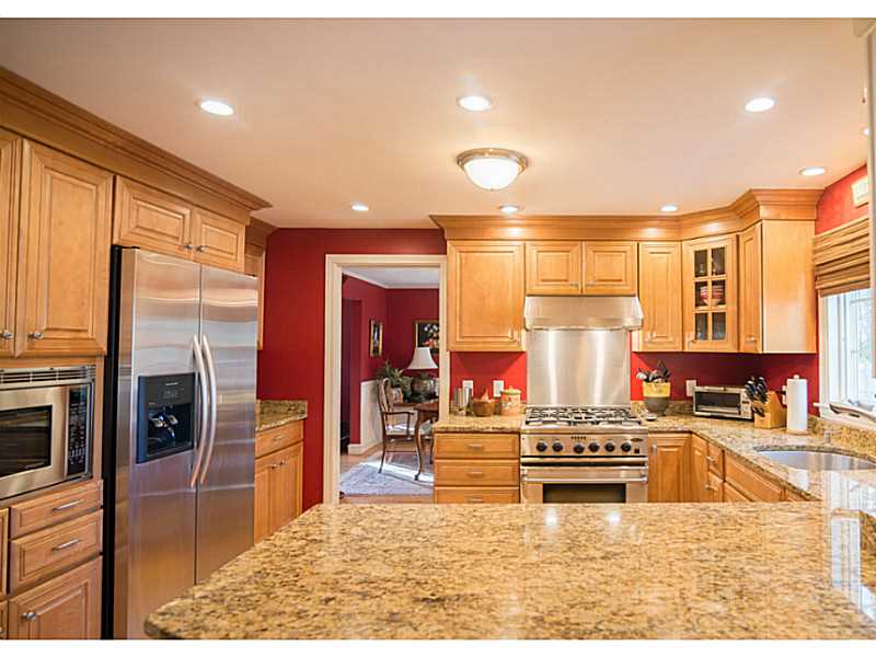 3 Old Forge Road Barrington, RI 02806 - Photo 5 of 25 Kitchen.