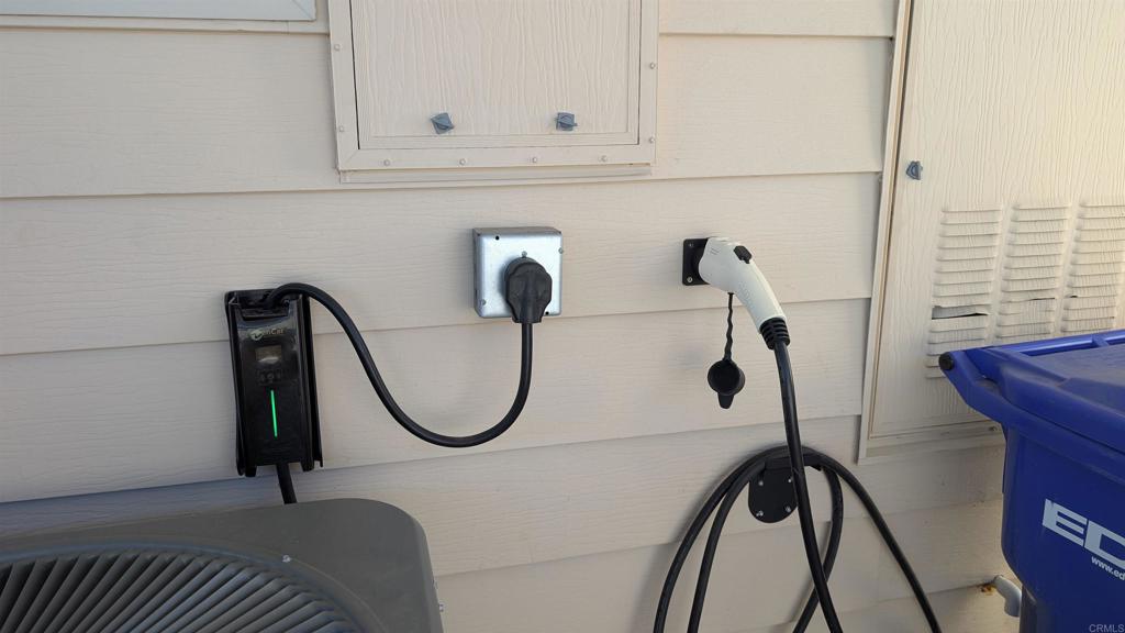 1175 La Moree Road, Unit 52 San Marcos, CA 92078 - Photo 37 of 54 a close view of light fixtures and entryway