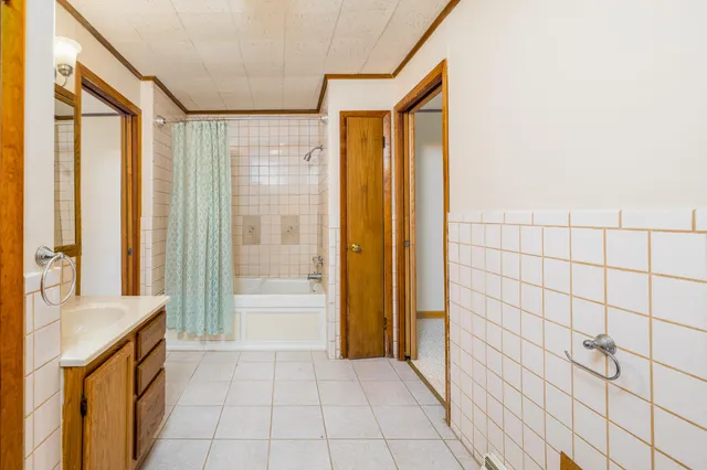 a view of a livingroom with wooden floor and a ceiling fan