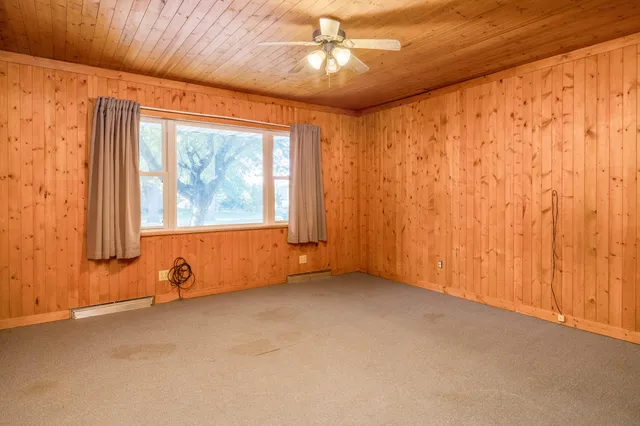 $285,900 | 323 West Graham Street, Kentland, IN 47951