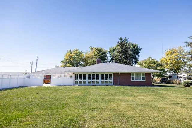 $285,900 | 323 West Graham Street, Kentland, IN 47951