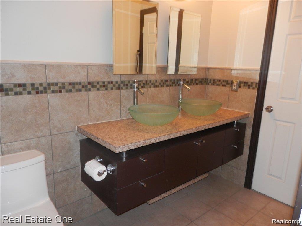 417 Parkdale Avenue, Unit 2 Rochester, MI 48307 - Photo 3 of 13
