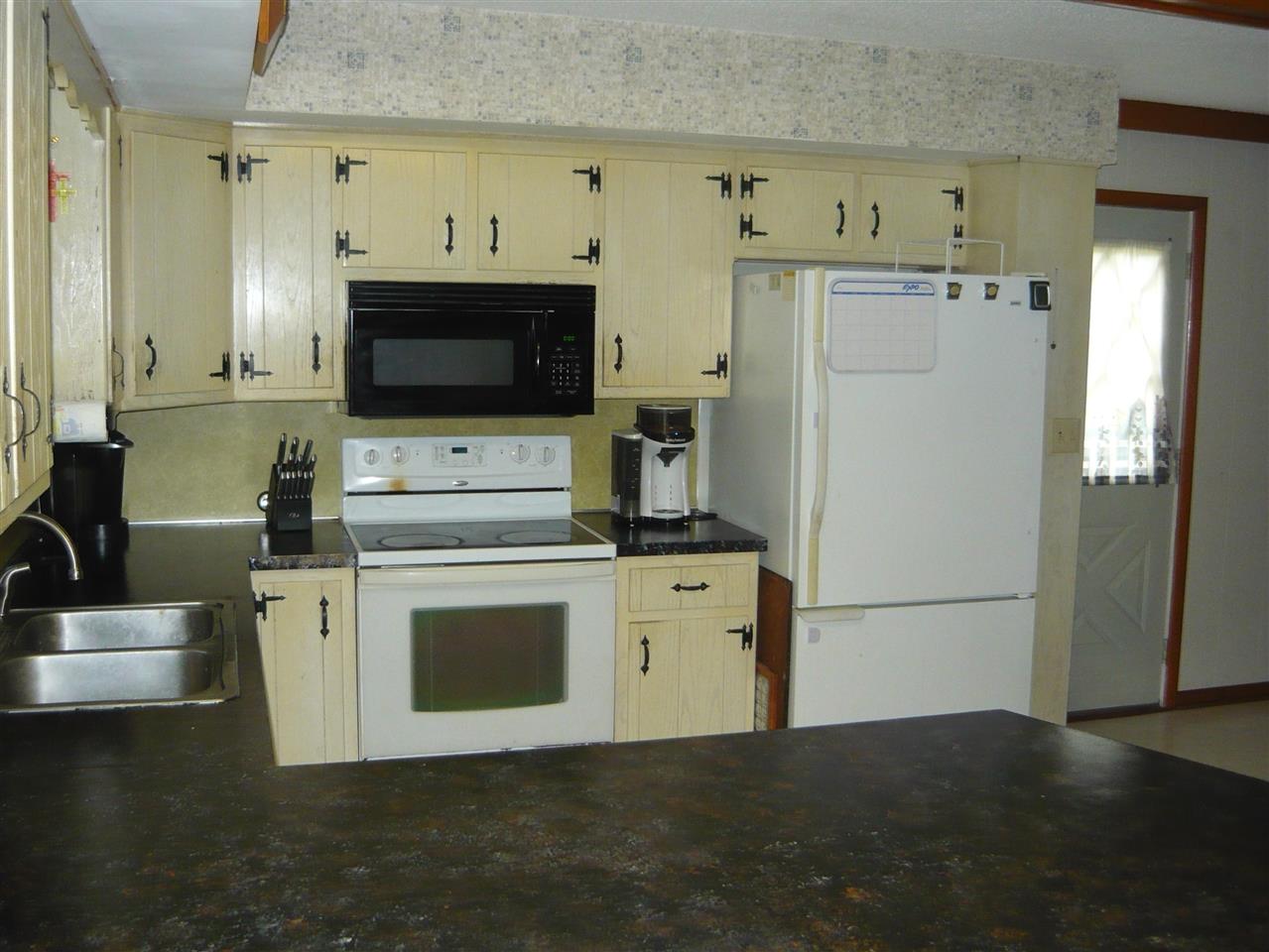 1221 Madison Street Decatur, IN 46733 - Photo 5 of 22