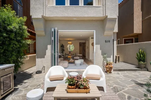 $2,850,000 | 519 10th Street, Huntington Beach, CA 92648