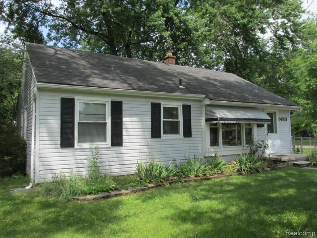 14811 Merriman Road Livonia, MI 48154 - Photo 3 of 27 14811 MERRIMAN LIVONIA (16).jpg