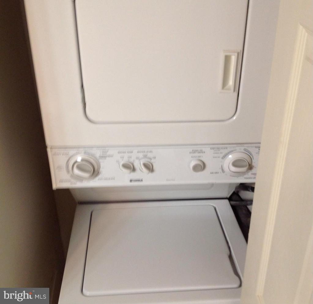 1072 Spring Valley Court Fort Washington, MD 20744 - Photo 6 of 7 a utility room with dryer and washer