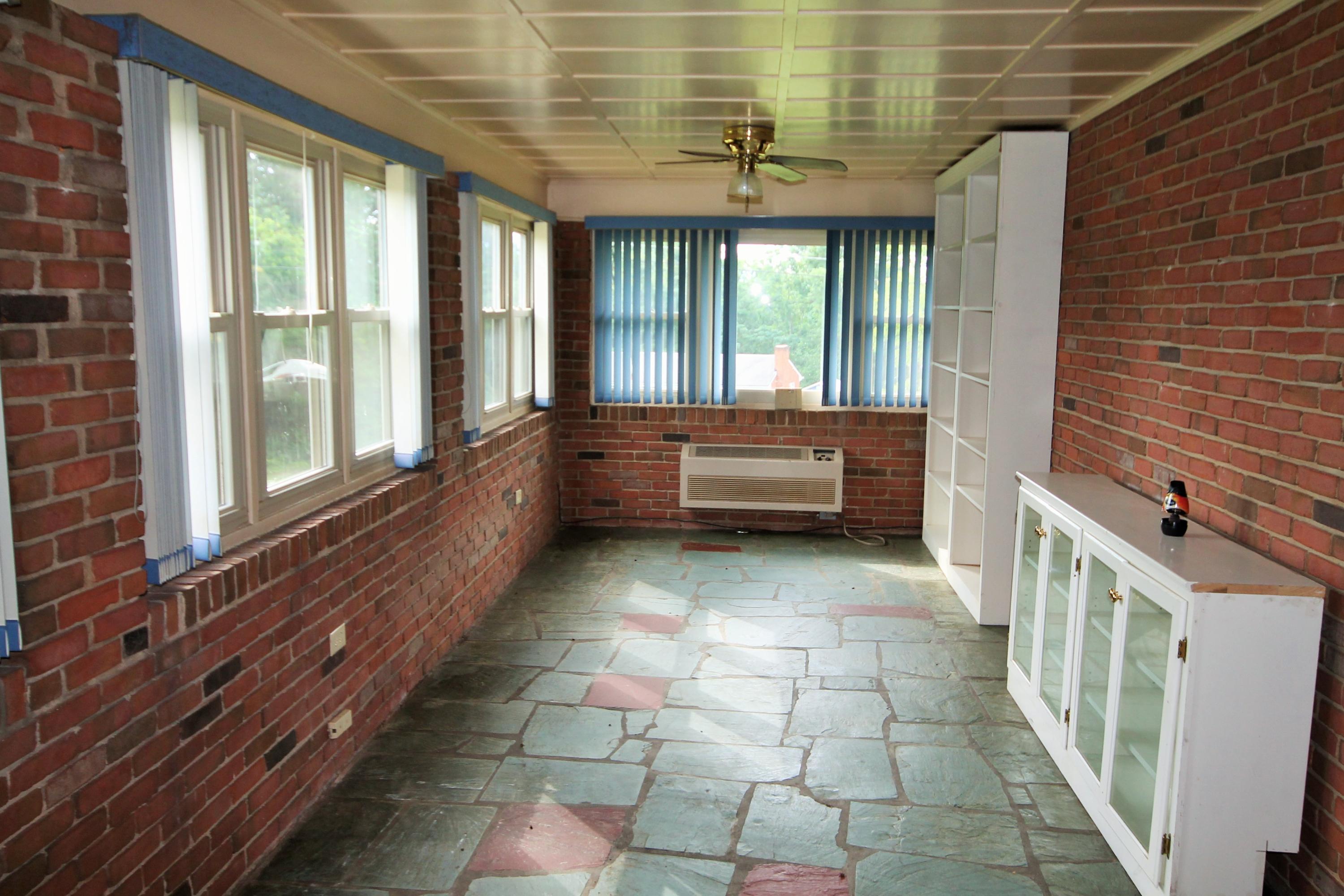 7002 Dallas Road Roanoke, VA 24019 - Photo 4 of 17 3 SEASON ROOM