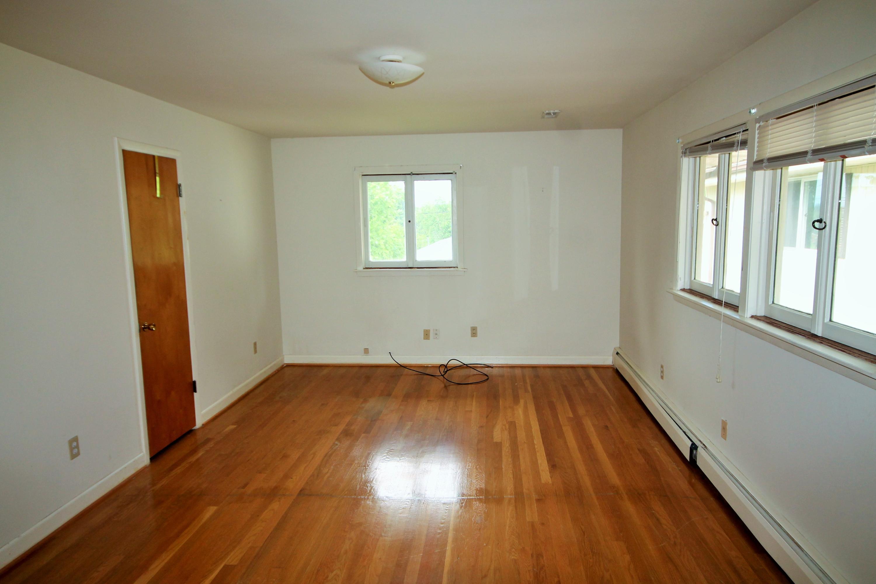7002 Dallas Road Roanoke, VA 24019 - Photo 8 of 17 LARGE MASTER BEDROOM 3 CLOSESTS