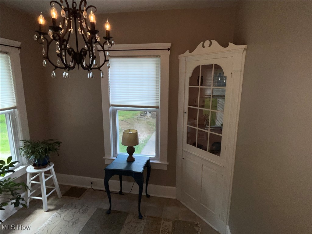 2508 Queenston Road Cleveland, OH 44118 - Photo 21 of 49 Quaint eat-in area with built-in hutch in the kitchen