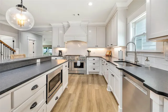 $2,500,000 | 409 Kelsall Avenue, St. Simons Island, GA 31522