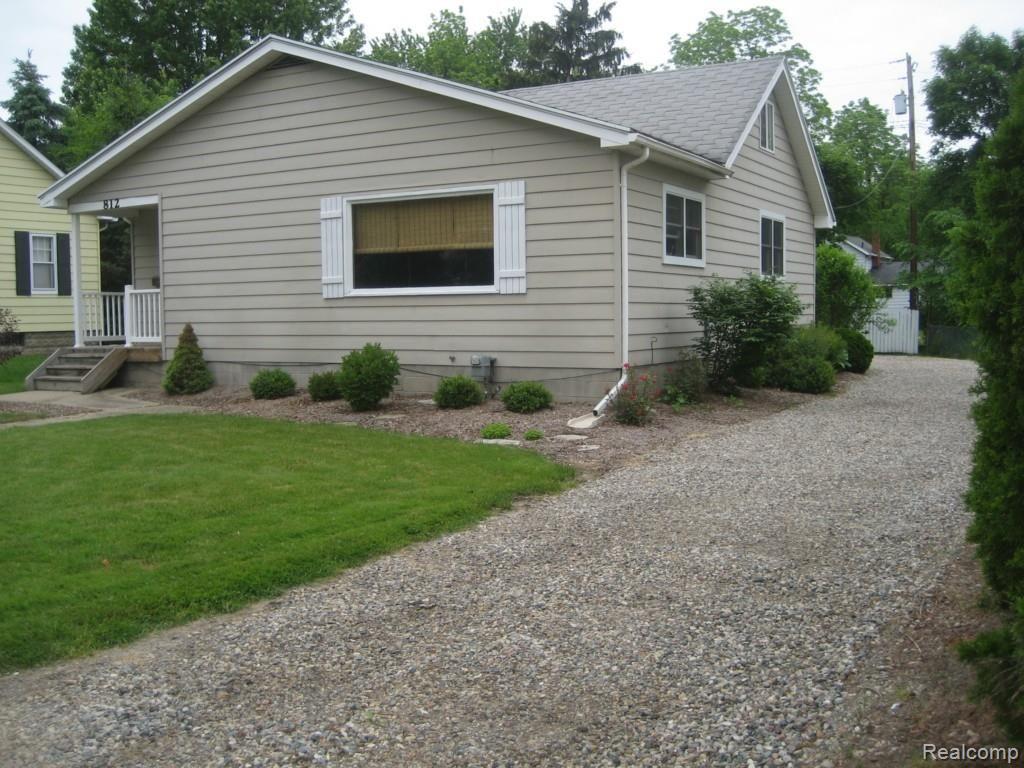 812 Spring Street Howell, MI 48843 - Photo 1 of 29