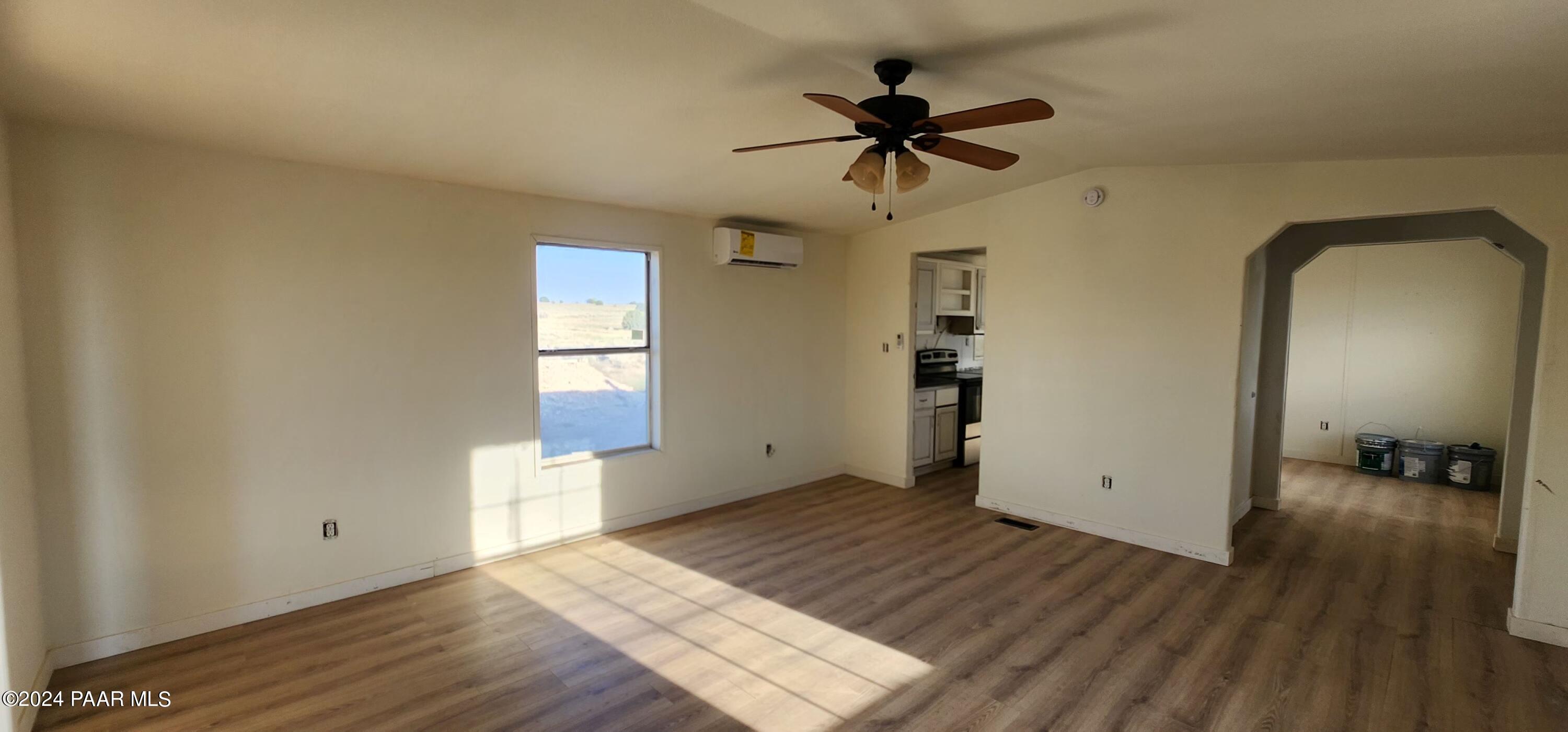 72 East Quail Road Paulden, AZ 86334 - Photo 2 of 7 Living Room