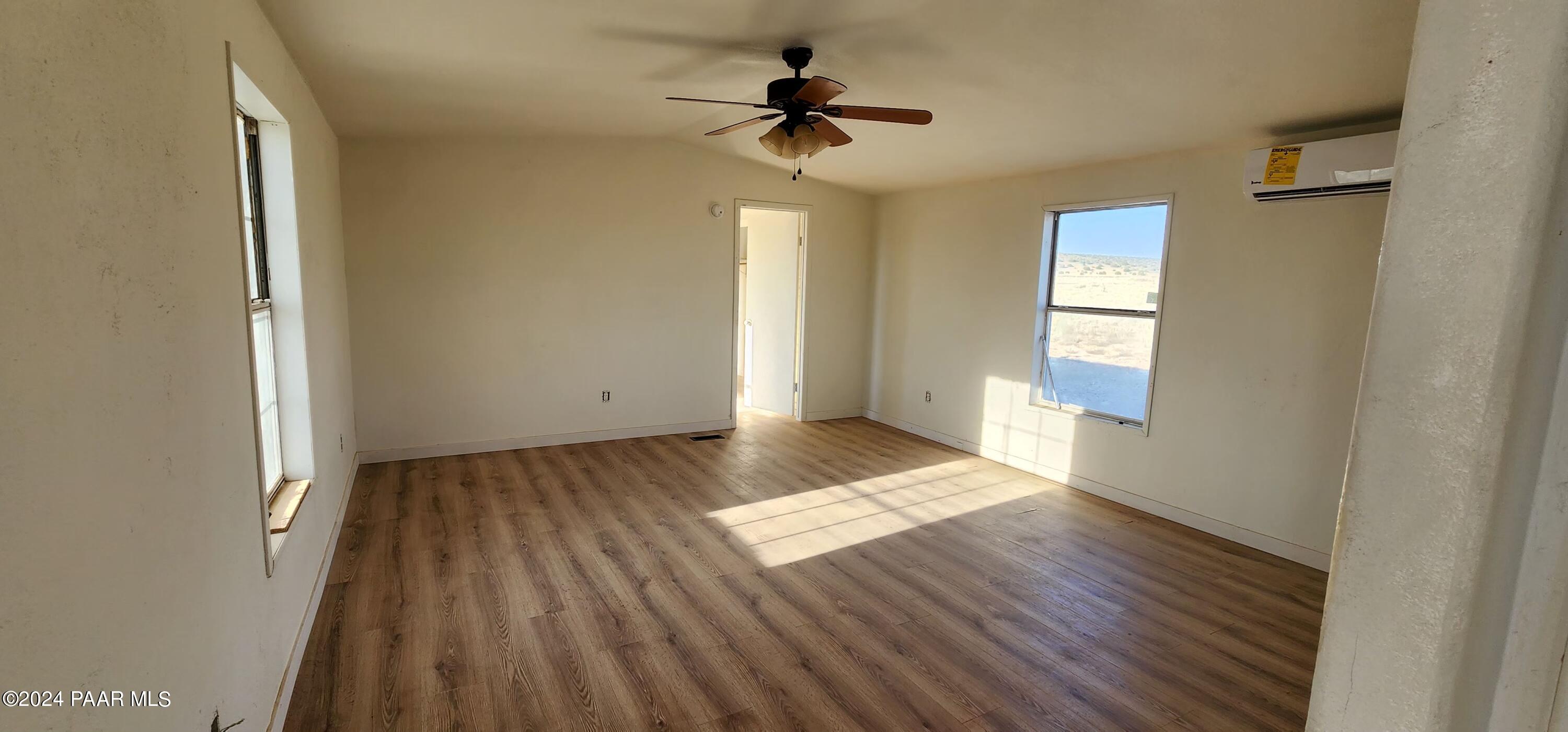 72 East Quail Road Paulden, AZ 86334 - Photo 3 of 7 Living Room