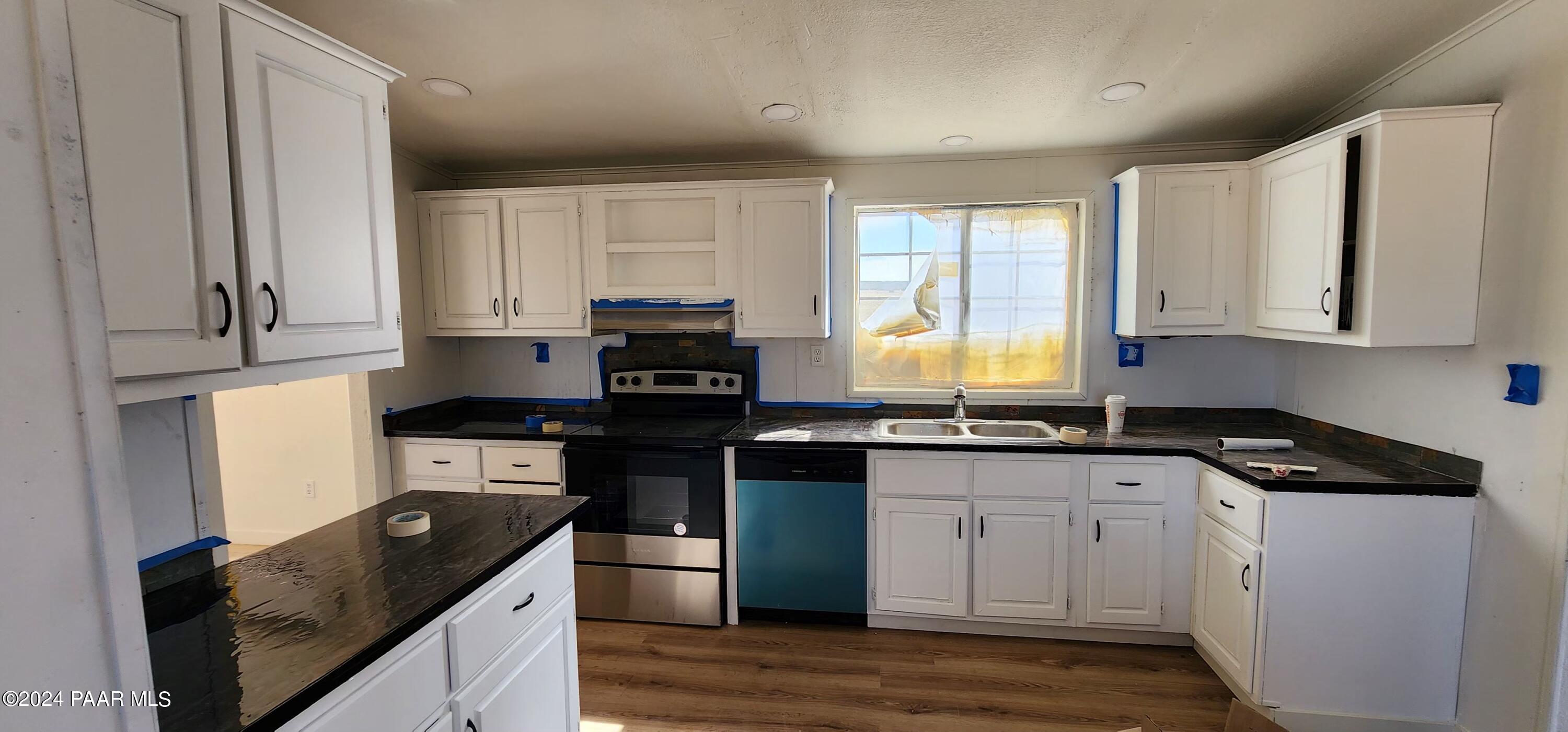 72 East Quail Road Paulden, AZ 86334 - Photo 4 of 7 Kitchen