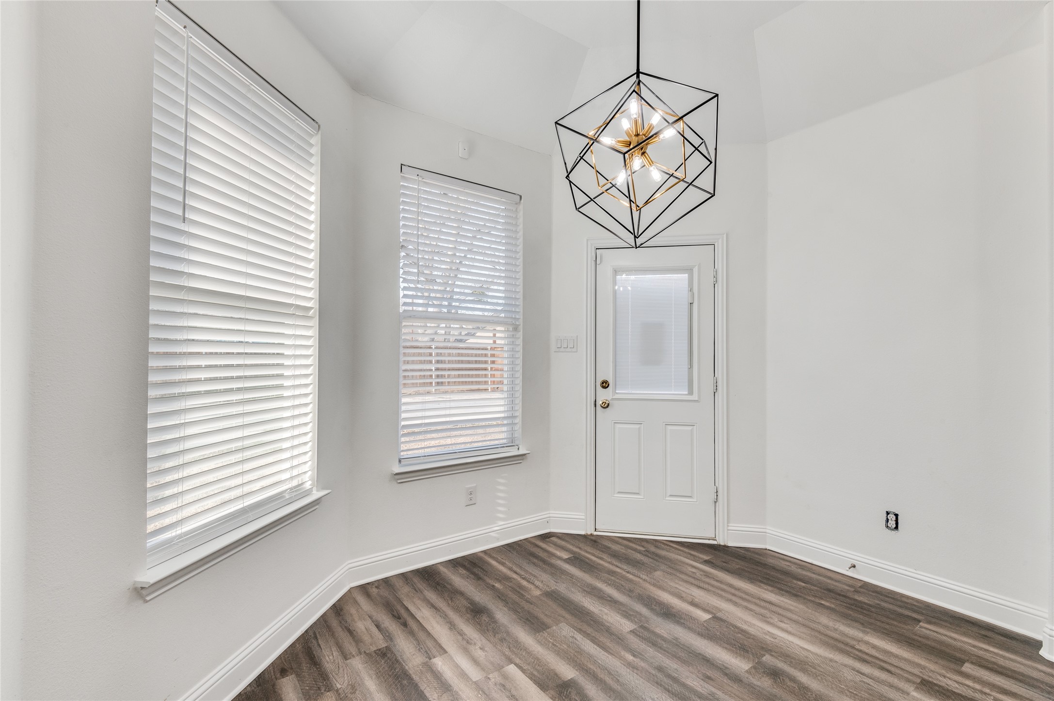 2255 Exeter Avenue Dallas, TX 75216 - Photo 21 of 30 an empty room with windows and a ceiling fan
