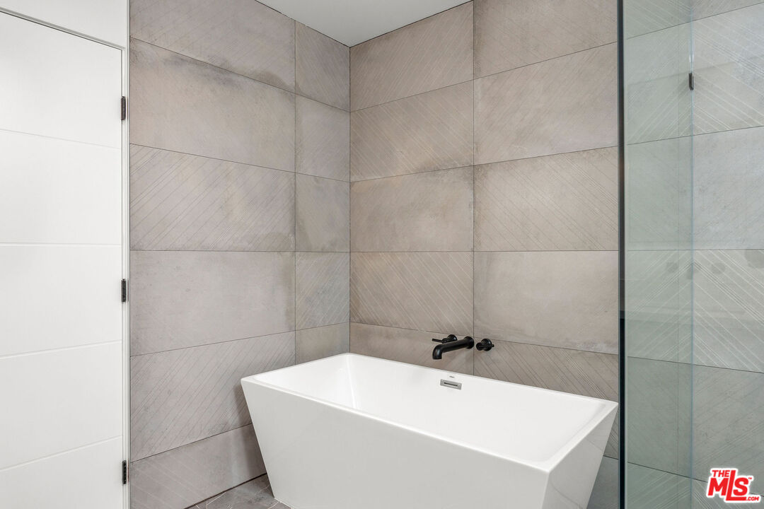 3925 Alla Road Los Angeles, CA 90066 - Photo 19 of 41 Gallery Image 19