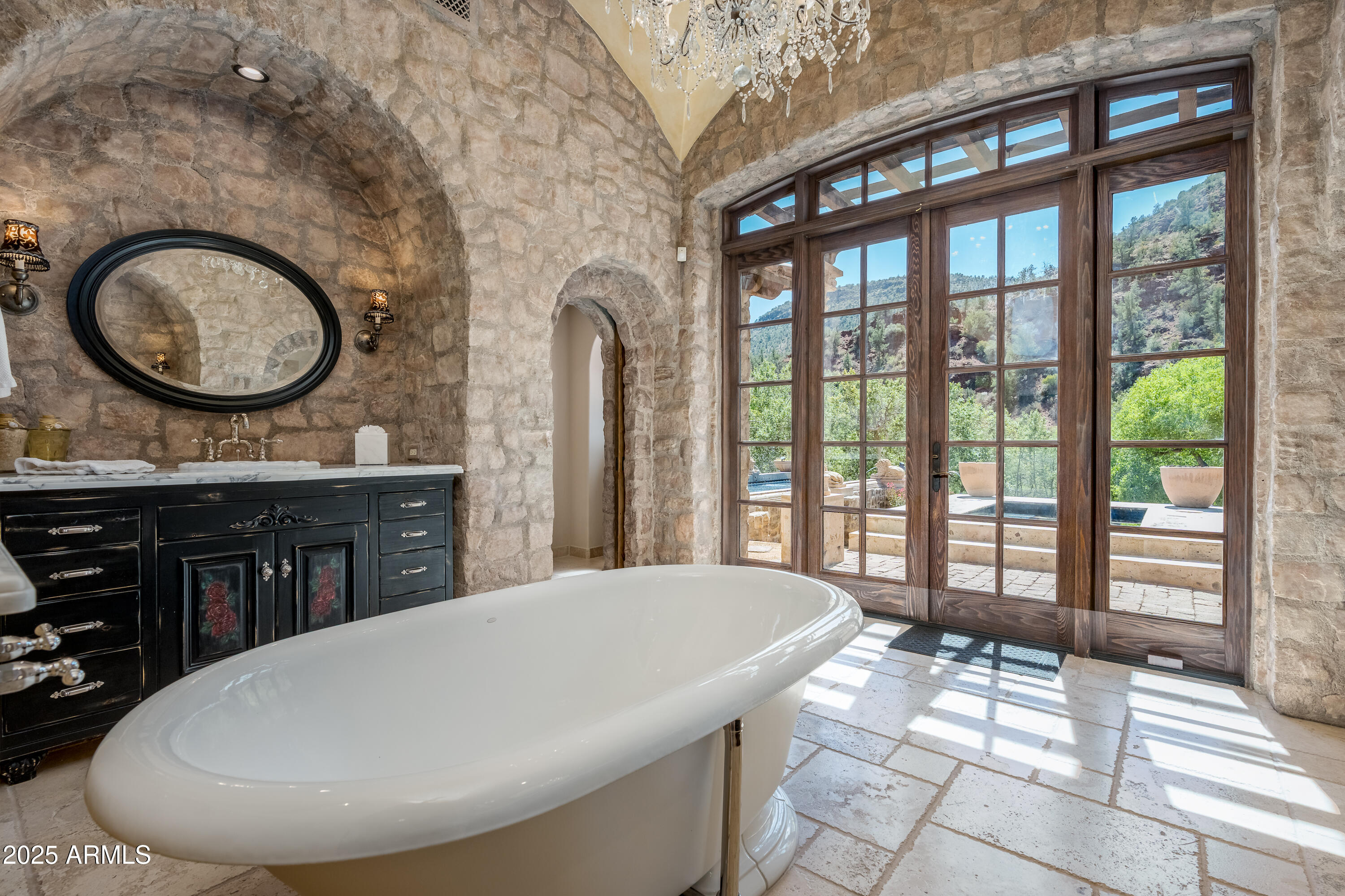 330 Eagle Mountain Ranch Road Sedona, AZ 86336 - Photo 29 of 87 a very nice looking room with a large window