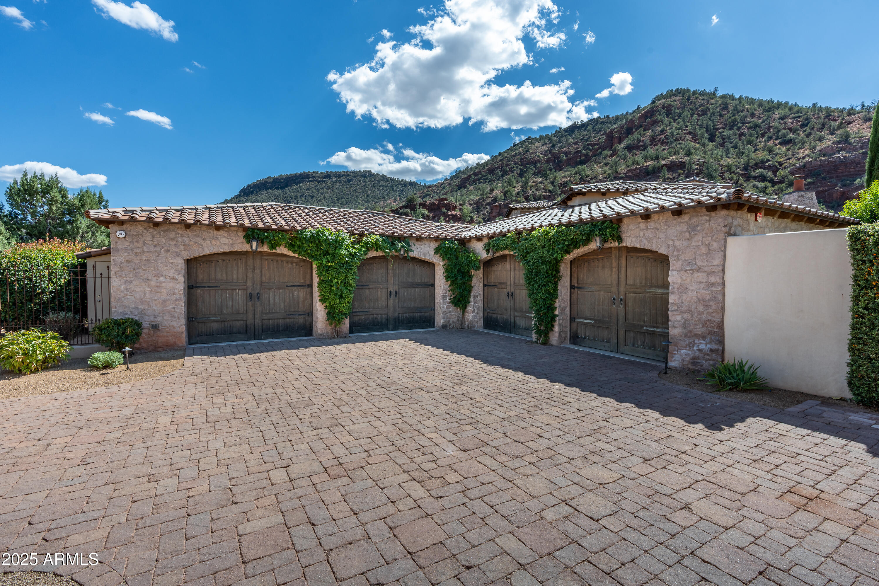 330 Eagle Mountain Ranch Road Sedona, AZ 86336 - Photo 6 of 87 4 Car Garage