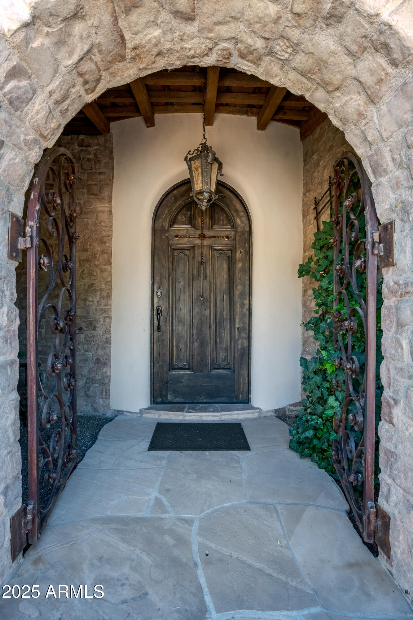 330 Eagle Mountain Ranch Road Sedona, AZ 86336 - Photo 7 of 87 a front view of a house with plants
