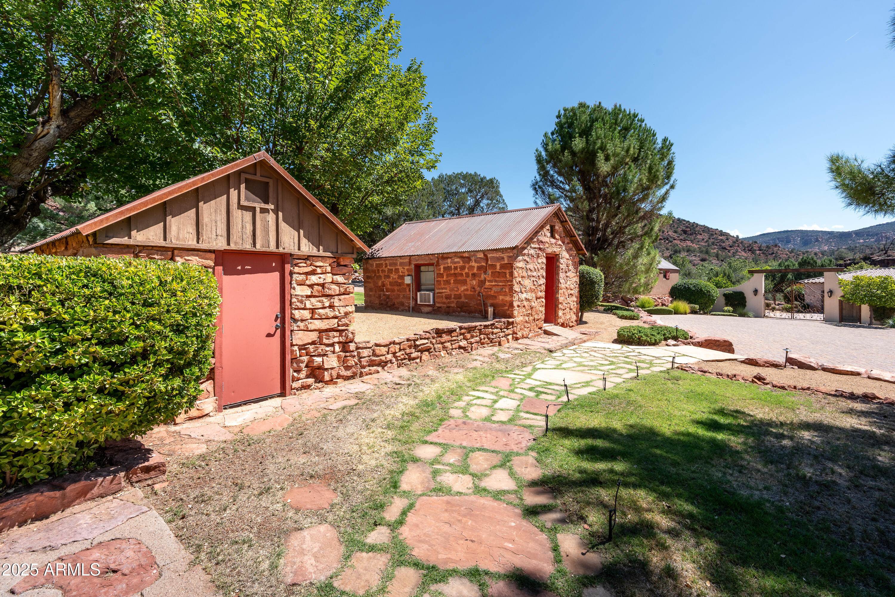 330 Eagle Mountain Ranch Road Sedona, AZ 86336 - Photo 86 of 87 a view of a house with a yard