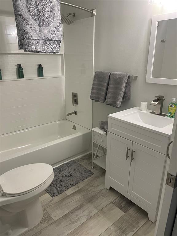 21 Post View Drive Palm Coast, FL 32164 - Photo 14 of 28 a bathroom with a toilet sink and bathtub