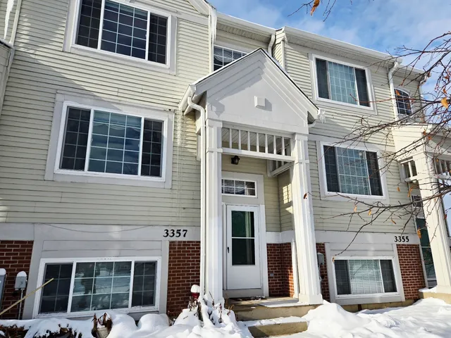 $319,000 | 3357 Ravinia Circle, Unit 3357, Aurora, IL 60504