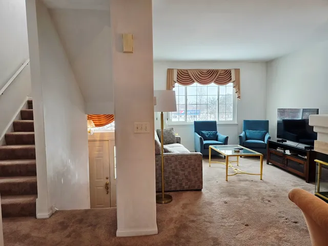 $319,000 | 3357 Ravinia Circle, Unit 3357, Aurora, IL 60504