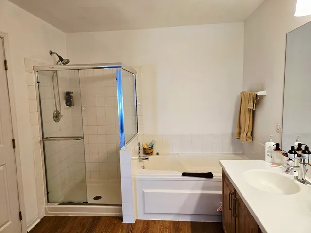 $319,000 | 3357 Ravinia Circle, Unit 3357, Aurora, IL 60504