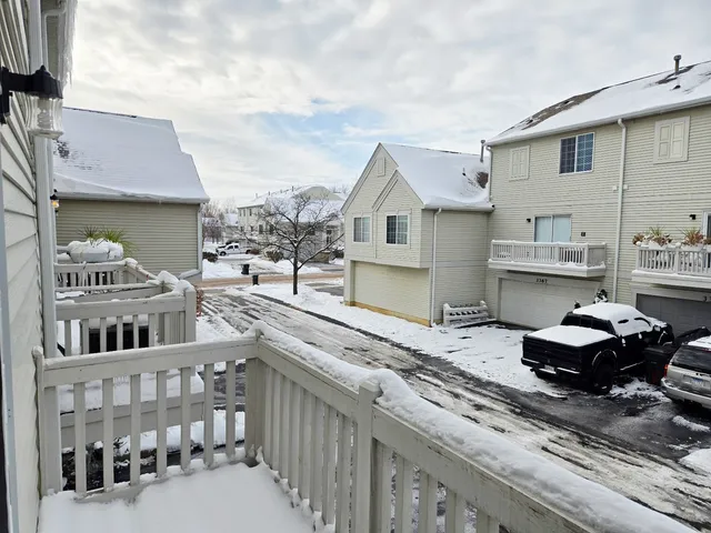 $319,000 | 3357 Ravinia Circle, Unit 3357, Aurora, IL 60504