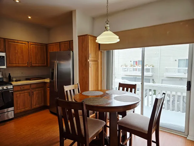 $319,000 | 3357 Ravinia Circle, Unit 3357, Aurora, IL 60504