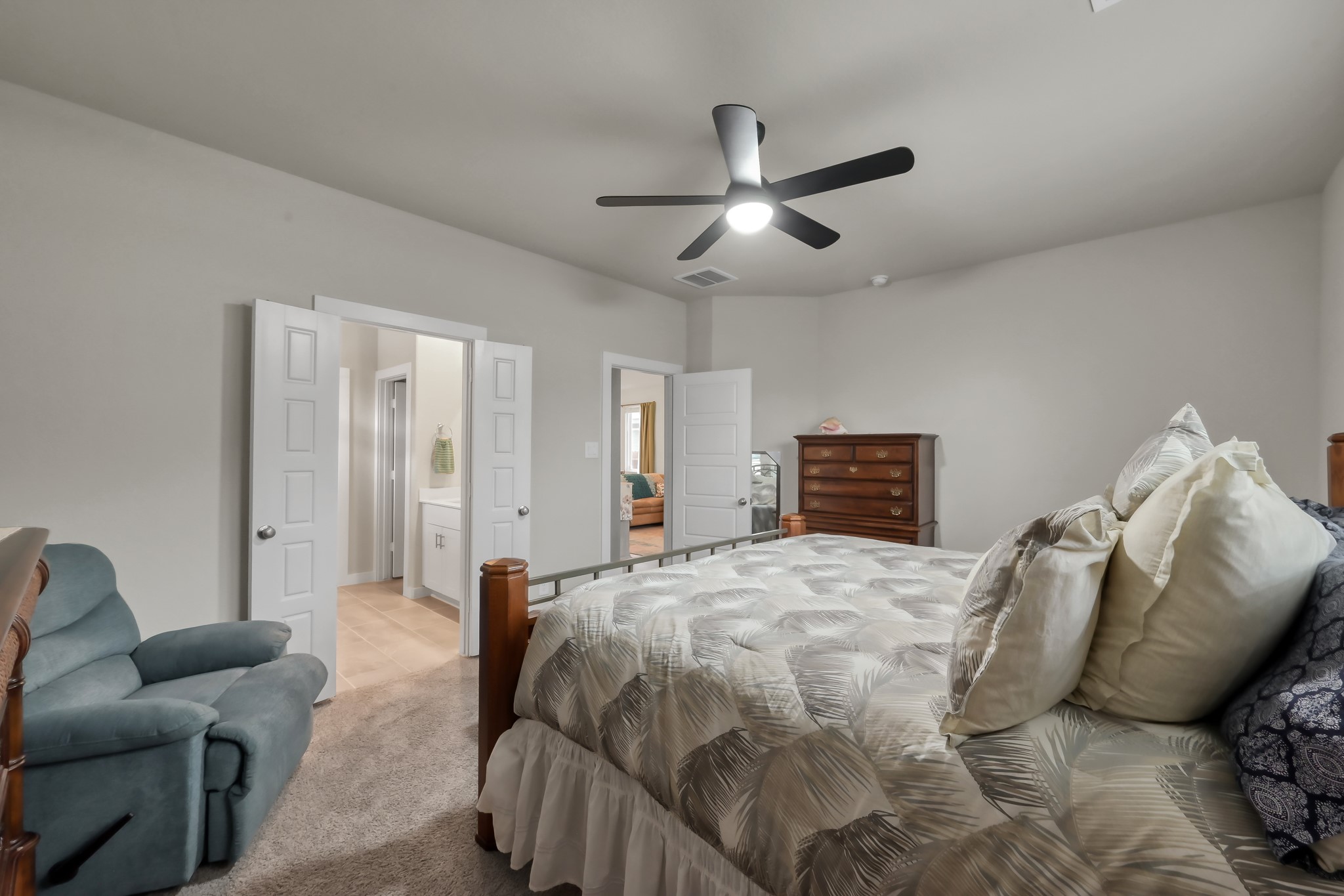 372 Sunrise Rnch Drive Montgomery, TX 77316 - Photo 11 of 32 Second view of the primary suite