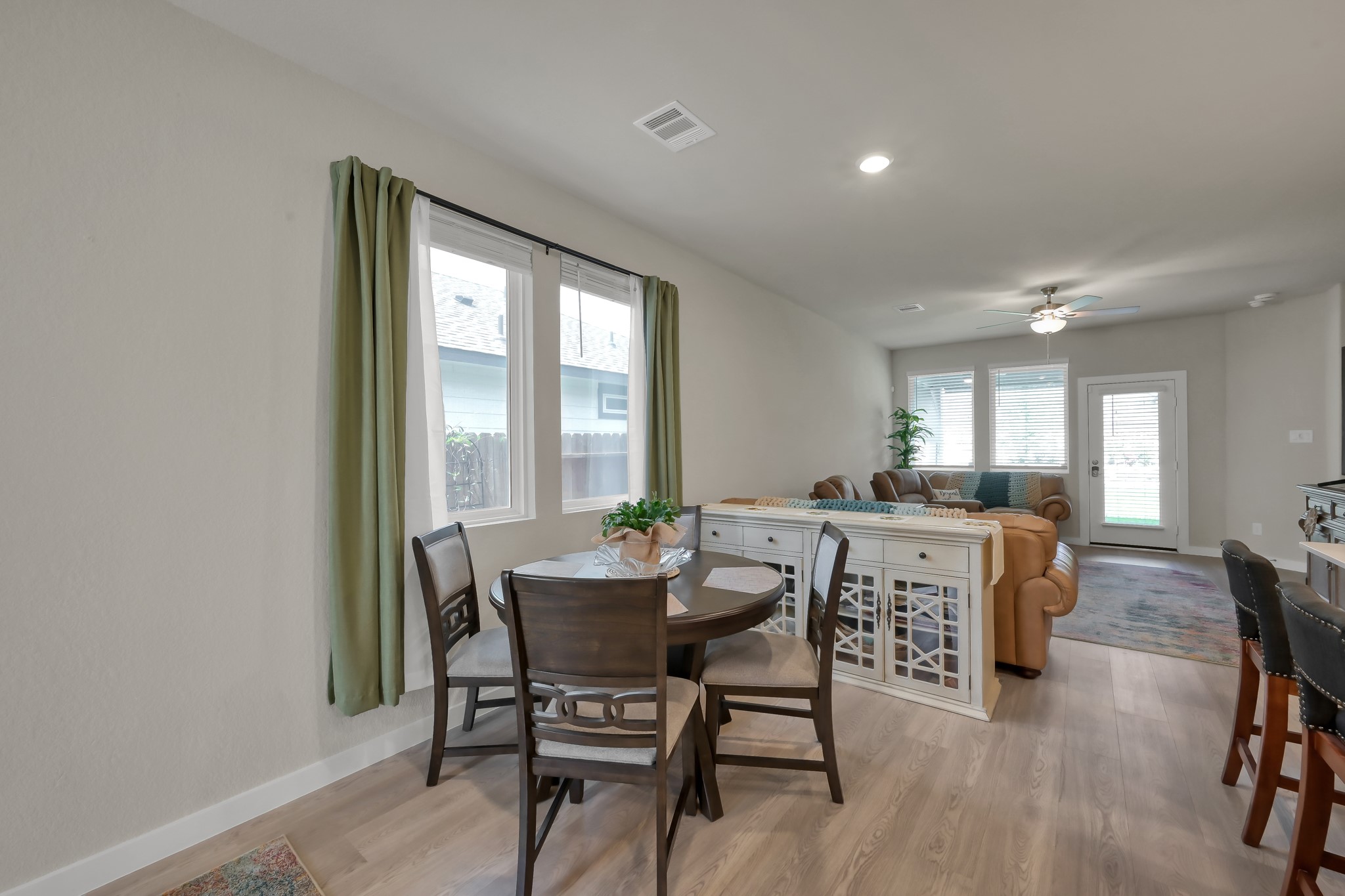 372 Sunrise Rnch Drive Montgomery, TX 77316 - Photo 9 of 32 This dining set is available to stay during the lease term if you're interested!