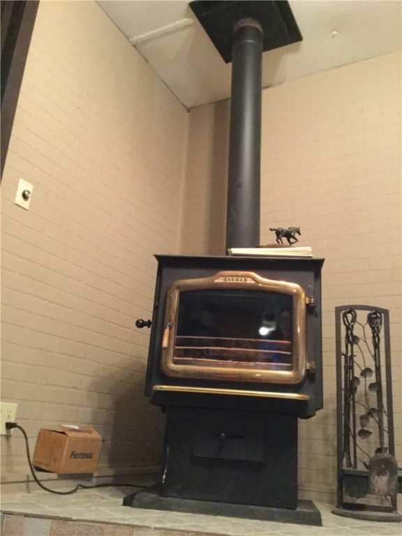 15407 East Lee Road Barre, NY 14470 - Photo 14 of 39 Coal Burning Stove