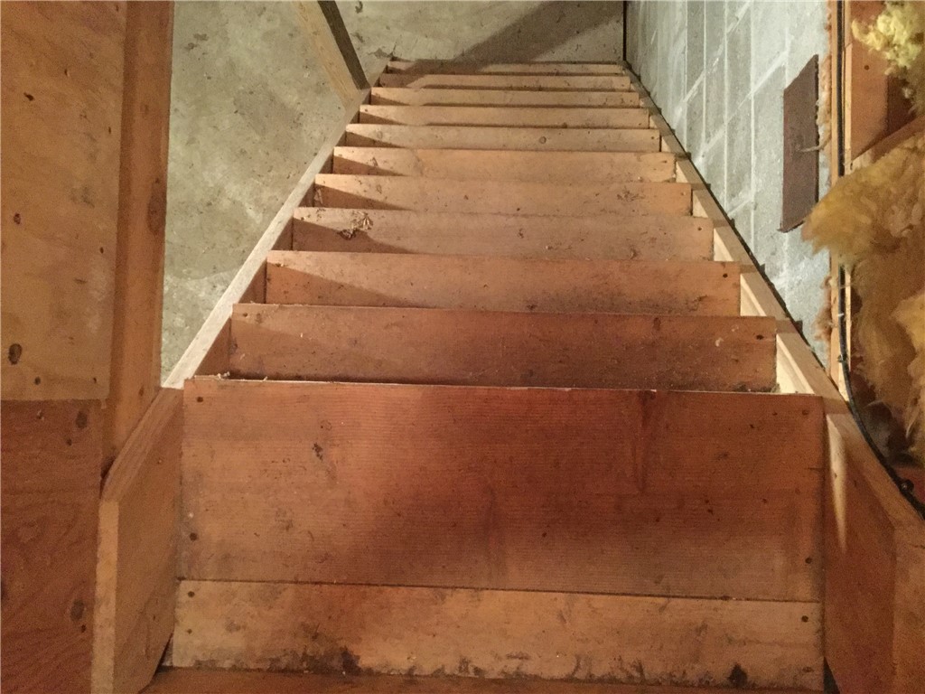 15407 East Lee Road Barre, NY 14470 - Photo 20 of 39 These are the steps to the basement. They are VERY