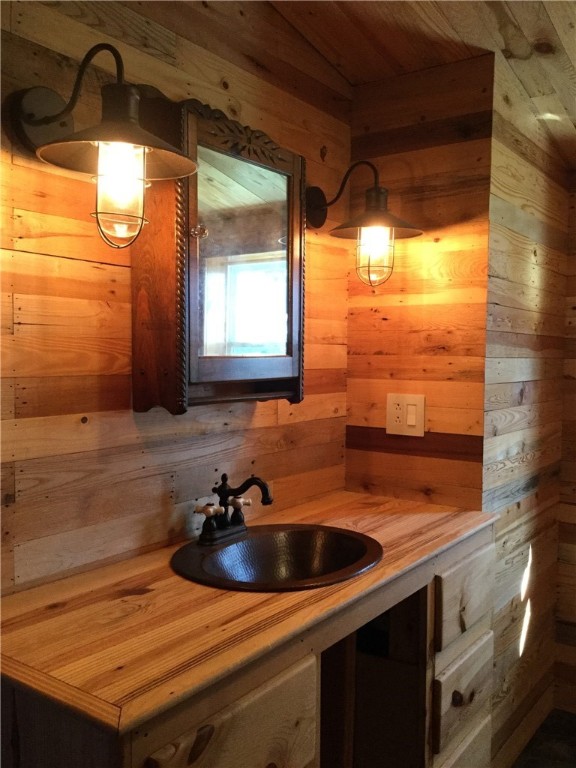 15407 East Lee Road Barre, NY 14470 - Photo 2 of 39 Master Full Bath