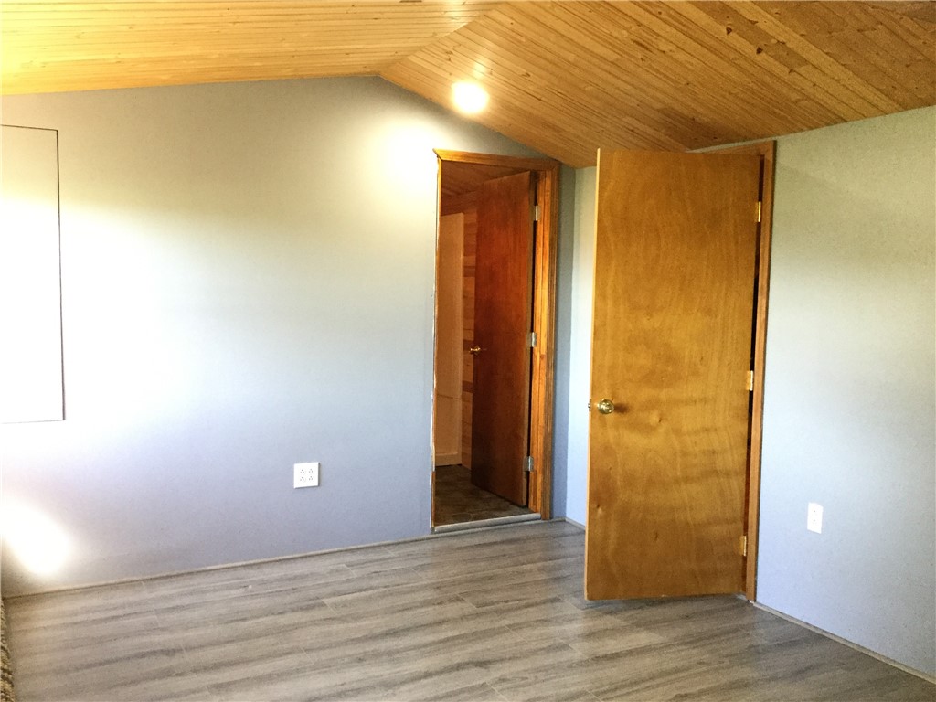 15407 East Lee Road Barre, NY 14470 - Photo 4 of 39 Master Bedroom