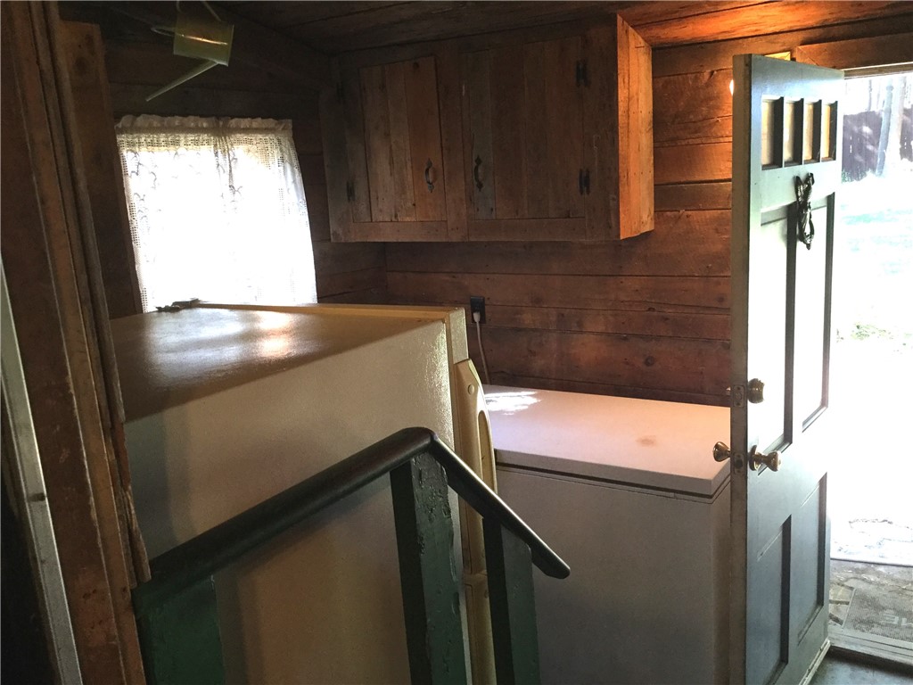 15407 East Lee Road Barre, NY 14470 - Photo 10 of 39 Entrance-Refrigerator & Freezer Stay