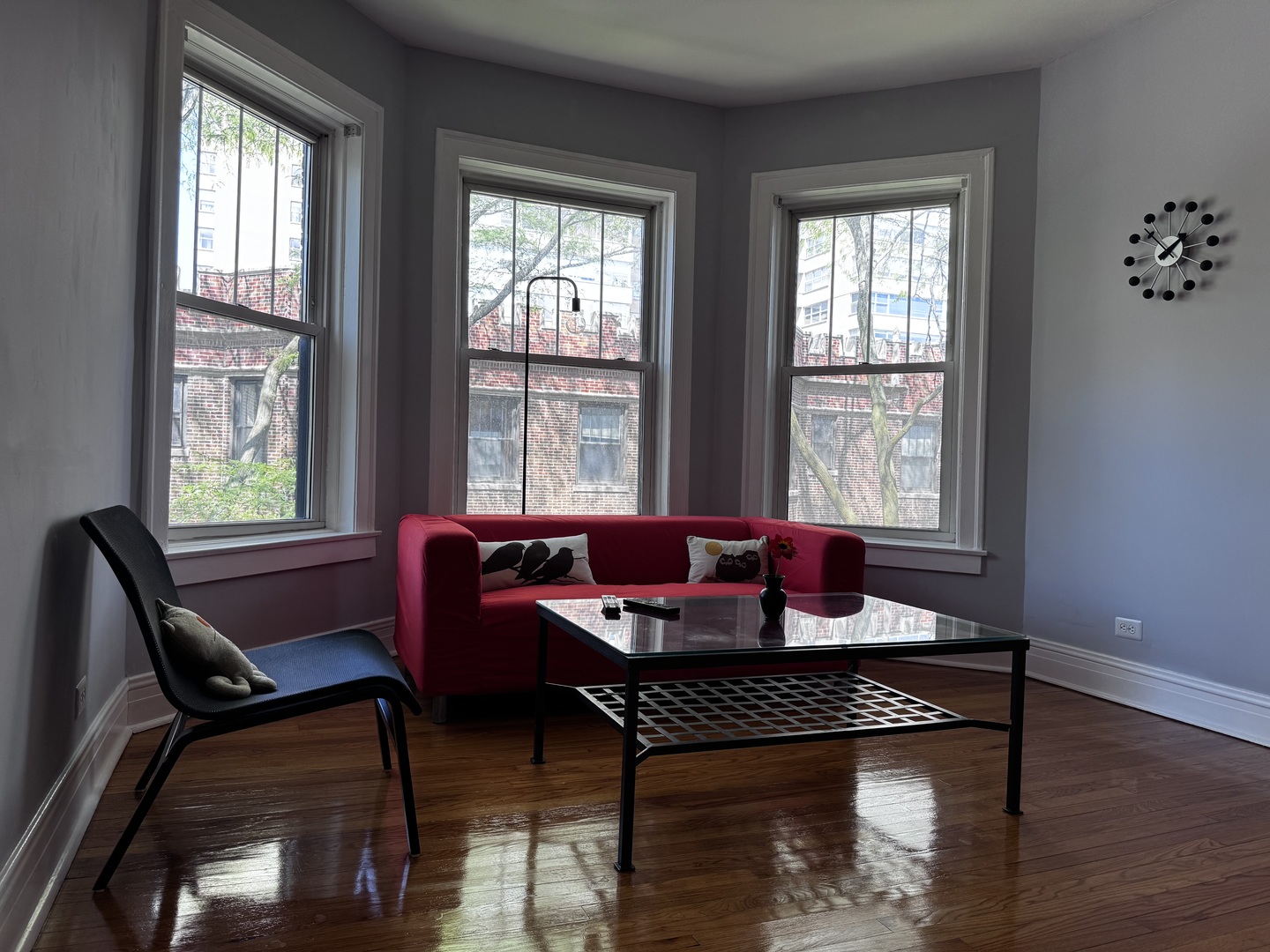 6249 North Sheridan Road, Unit 5 Chicago, IL 60660 - Photo 12 of 32 a living room with furniture and two window
