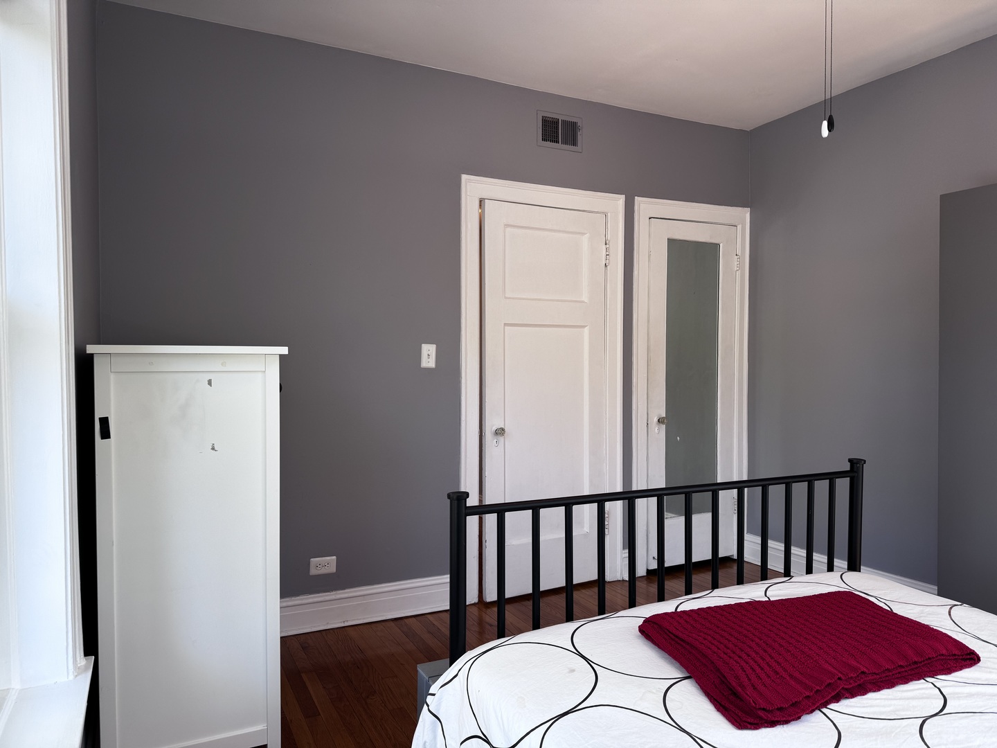 6249 North Sheridan Road, Unit 5 Chicago, IL 60660 - Photo 19 of 32 a balcony with a rug