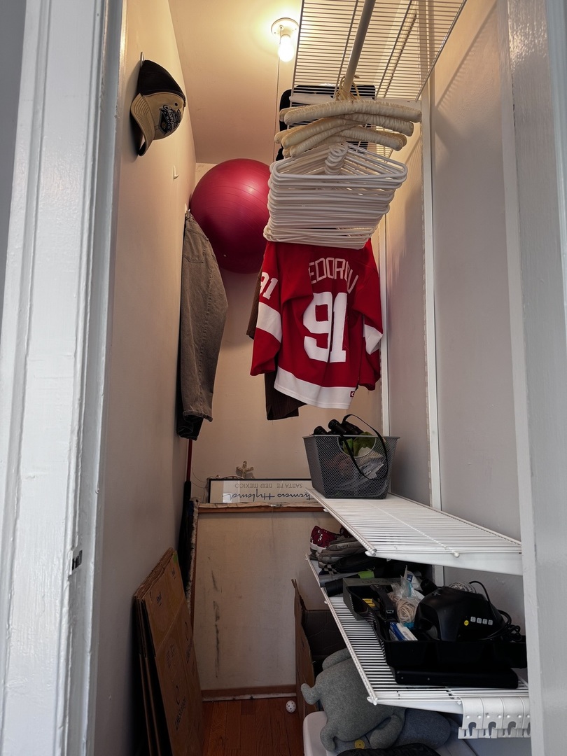 6249 North Sheridan Road, Unit 5 Chicago, IL 60660 - Photo 24 of 32 a close up of a sign board