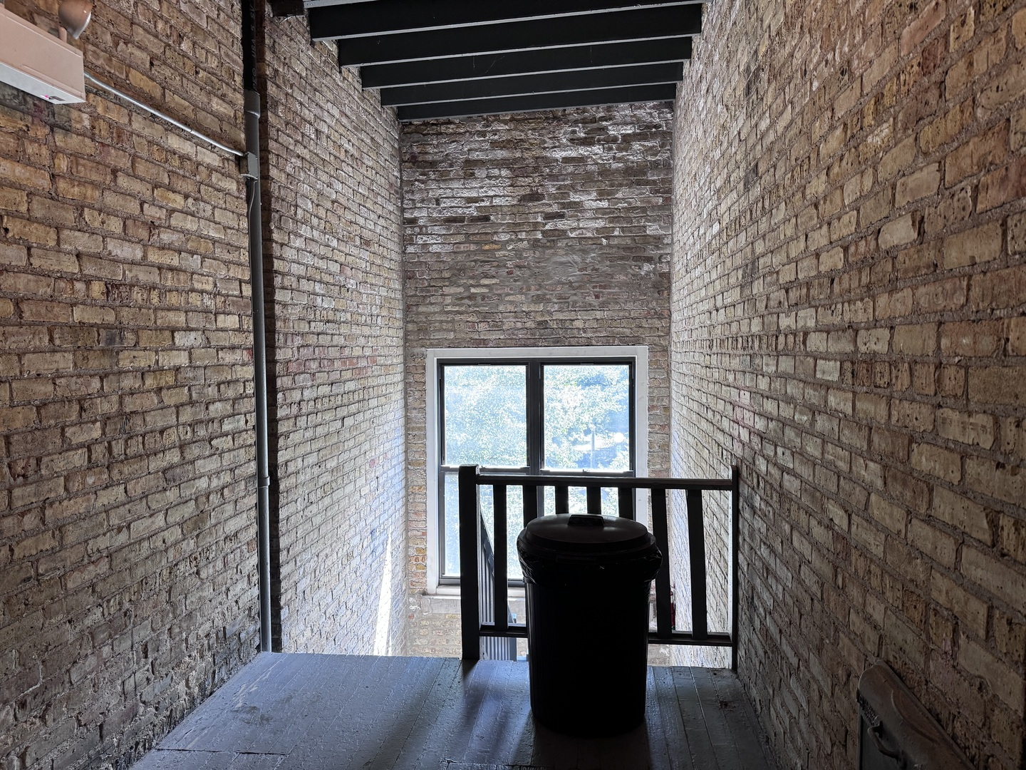 6249 North Sheridan Road, Unit 5 Chicago, IL 60660 - Photo 27 of 32 a view of entryway