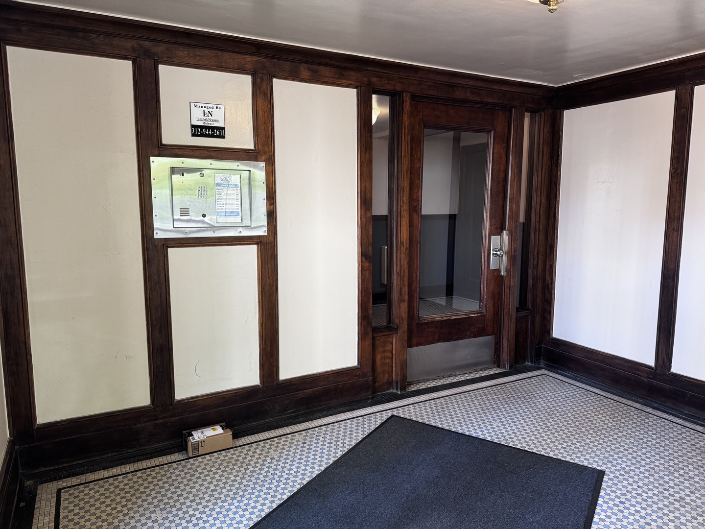 6249 North Sheridan Road, Unit 5 Chicago, IL 60660 - Photo 28 of 32 a view of front door