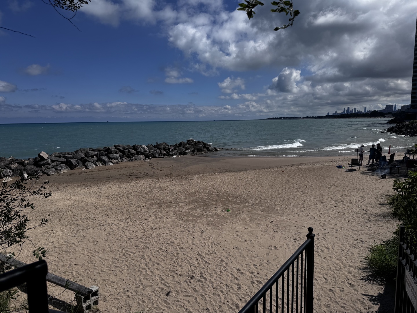 6249 North Sheridan Road, Unit 5 Chicago, IL 60660 - Photo 29 of 32 a view of a terrace space